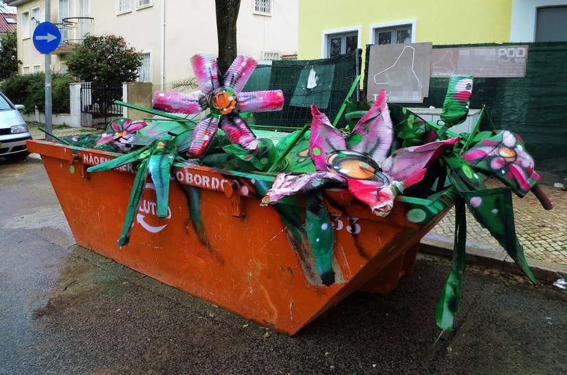 Stunning street art in the form of animals made entirely from garbage Stunning street art in the form of animals made entirely from garbage