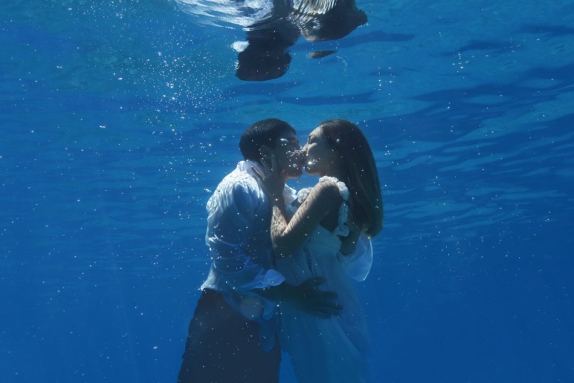 Stunning underwater engagement photo session Stunning underwater engagement photo session