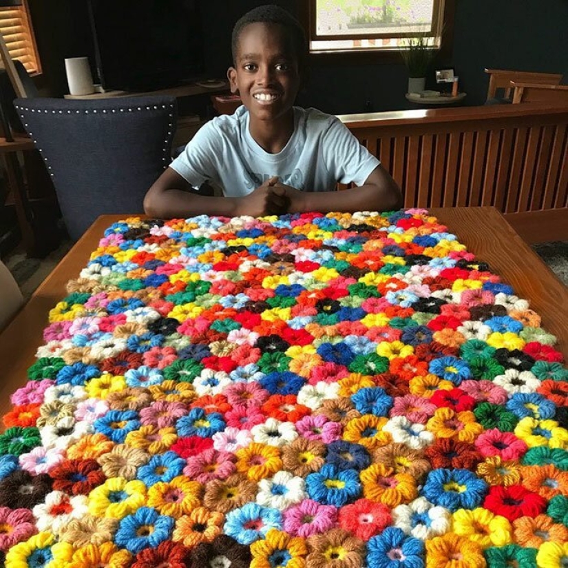 Success story: thousands of people watch an orphan from Ethiopia knitting