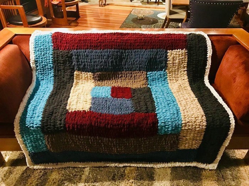 Success story: thousands of people watch an orphan from Ethiopia knitting