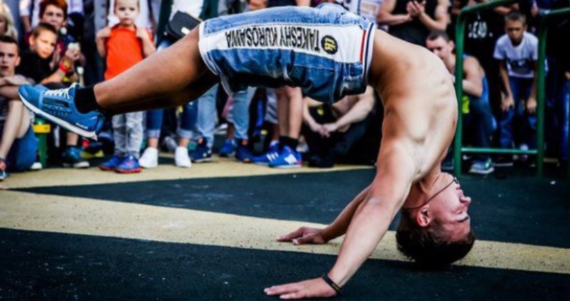 Superman from Siberia ignores gravity, causing distrust of foreigners