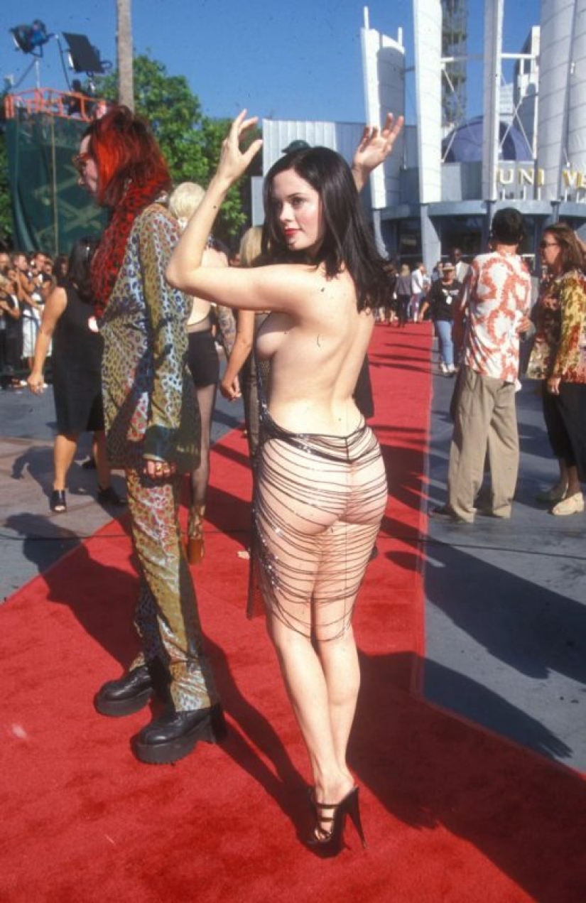 Tangas juguetonas: la moda traviesa de los 90 está de vuelta