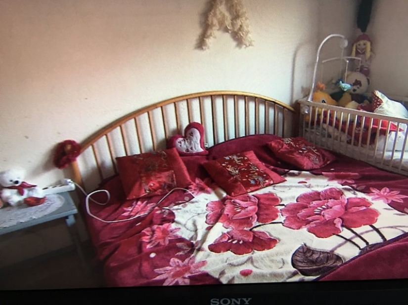 "Thank you, Angela Merkel": a life hack from a Syrian refugee, how to live as a family for free in Germany