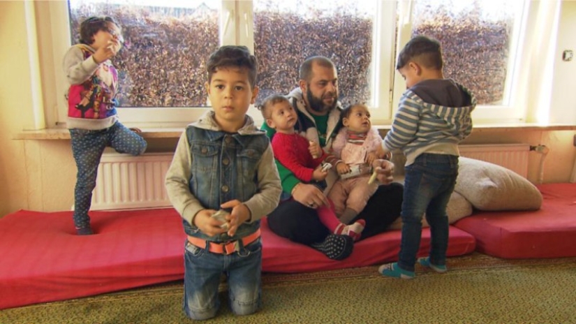 "Thank you, Angela Merkel": a life hack from a Syrian refugee, how to live as a family for free in Germany