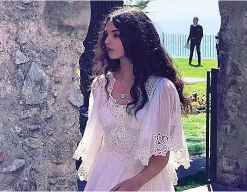 The 14-year-old daughter of Monica Bellucci and Vincent Cassel almost caught up with her mother in beauty