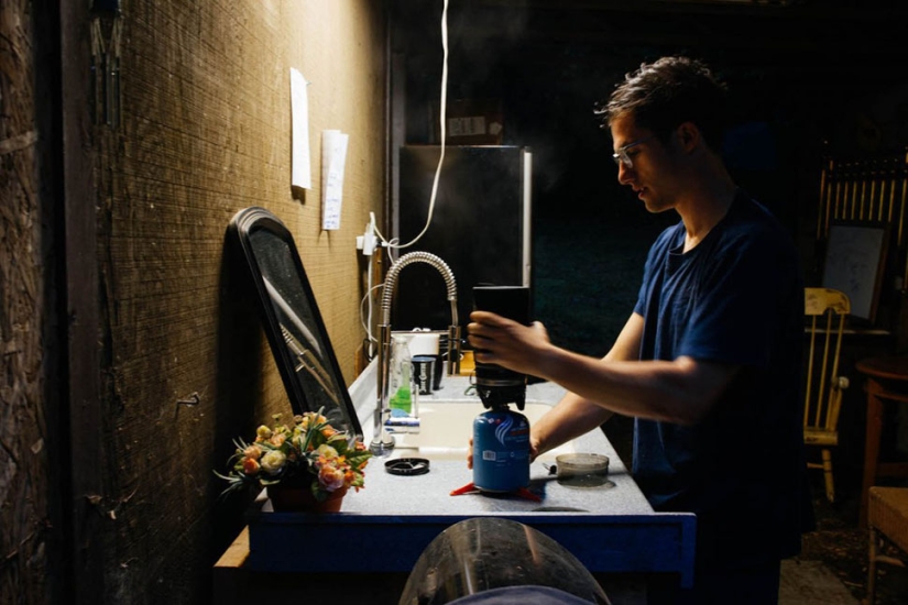 The 22-year-old intern lived in a car for 40 days and managed to go to work in a suit