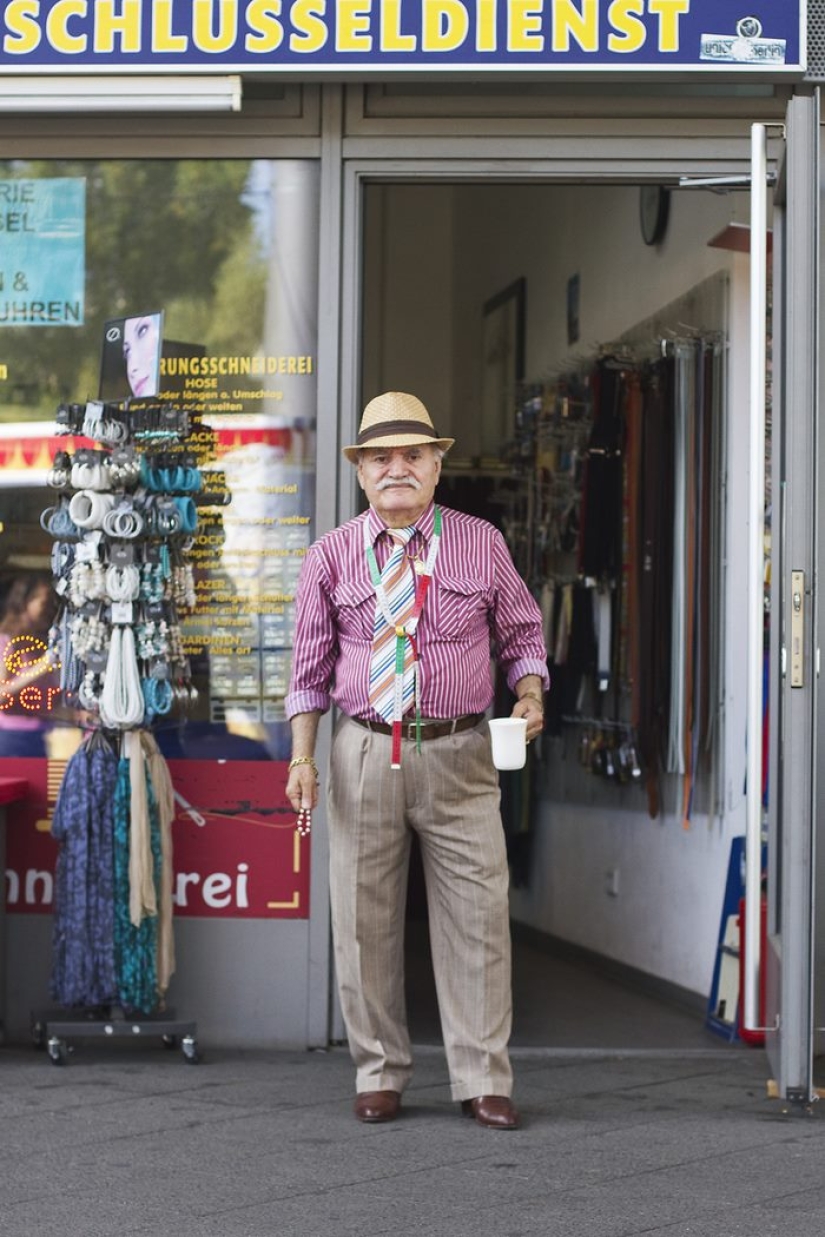 The 86-year—old tailor goes in different clothes every day, and always in a stylish one The 86-year—old tailor goes in different clothes every day, and always in a stylish one