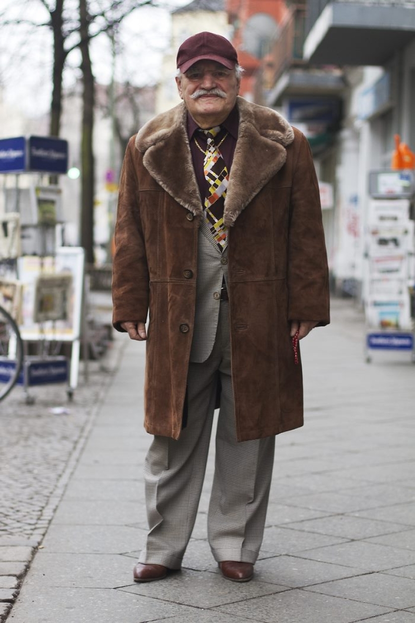 The 86-year—old tailor goes in different clothes every day, and always in a stylish one The 86-year—old tailor goes in different clothes every day, and always in a stylish one