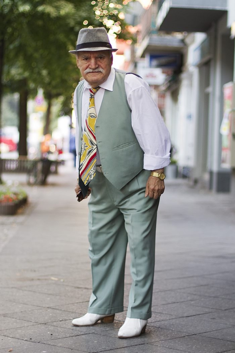 The 86-year—old tailor goes in different clothes every day, and always in a stylish one The 86-year—old tailor goes in different clothes every day, and always in a stylish one