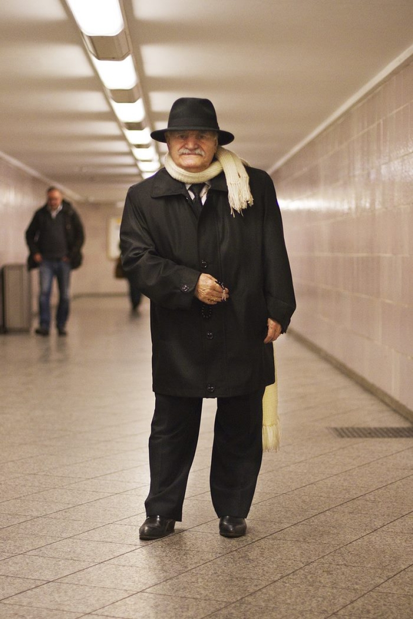 The 86-year—old tailor goes in different clothes every day, and always in a stylish one The 86-year—old tailor goes in different clothes every day, and always in a stylish one