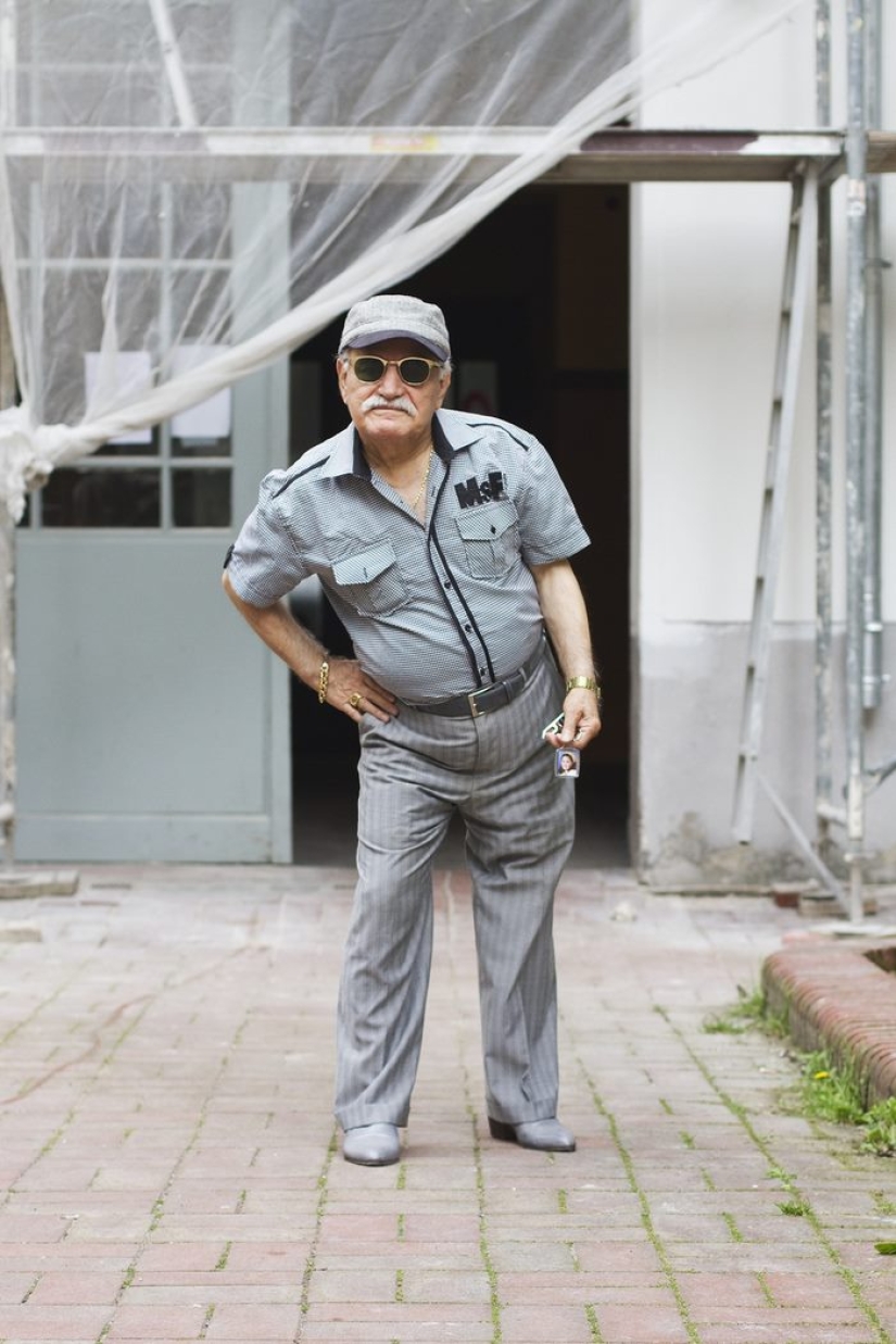 The 86-year—old tailor goes in different clothes every day, and always in a stylish one The 86-year—old tailor goes in different clothes every day, and always in a stylish one