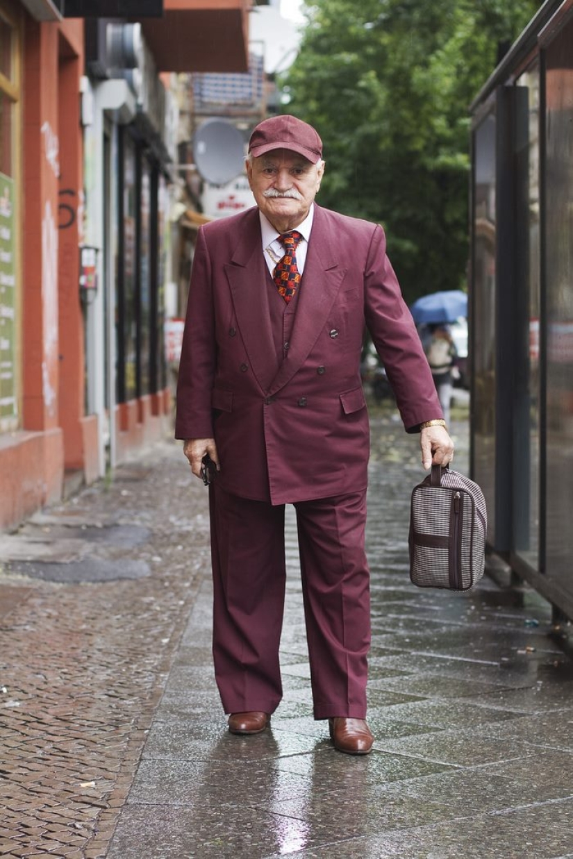 The 86-year—old tailor goes in different clothes every day, and always in a stylish one The 86-year—old tailor goes in different clothes every day, and always in a stylish one