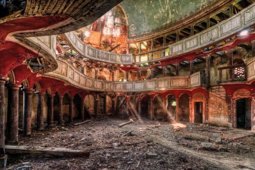 The abandoned world in the lens of Matthias Hacker The abandoned world in the lens of Matthias Hacker
