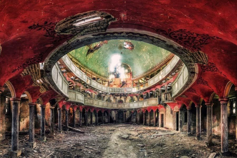 The abandoned world in the lens of Matthias Hacker The abandoned world in the lens of Matthias Hacker