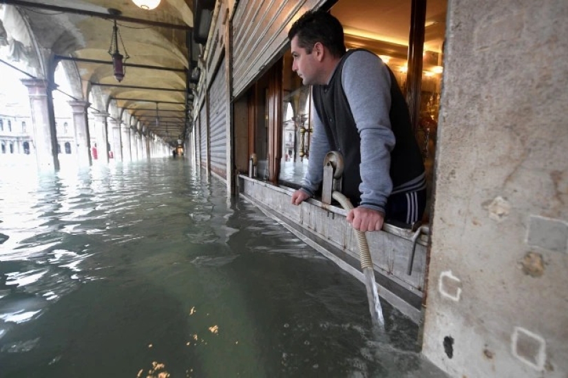 The biggest flood in Venice in the last 50 years: Russians donated a million euros to restore the city on the water