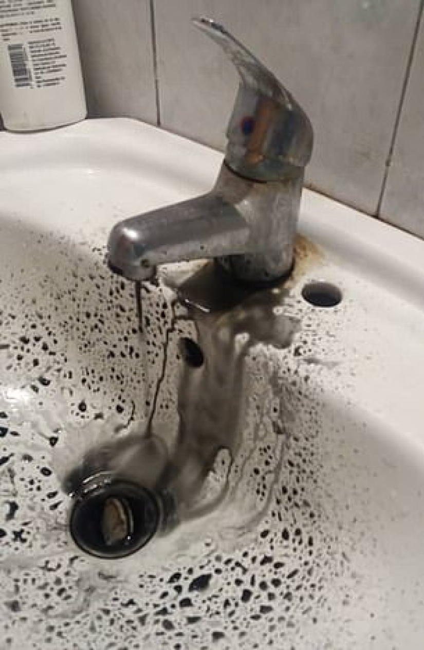 The black curse of Venezuela: an unknown liquid, similar to oil, flowed from the taps there The black curse of Venezuela: an unknown liquid, similar to oil, flowed from the taps there