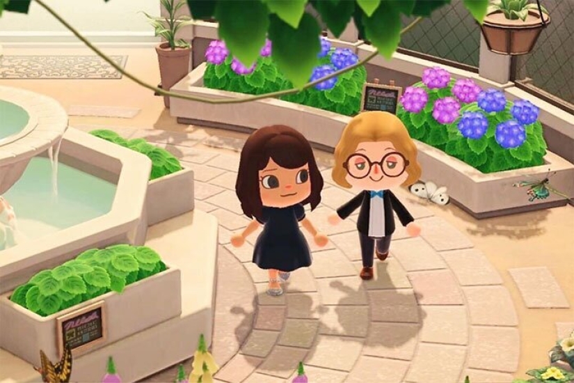 The bride and groom in quarantine recreated their engagement photos in the game Animal Crossing