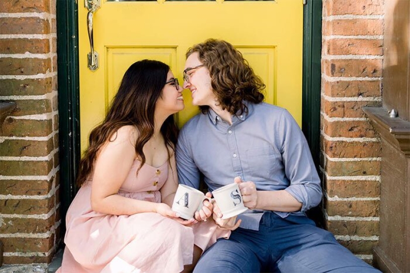 The bride and groom in quarantine recreated their engagement photos in the game Animal Crossing