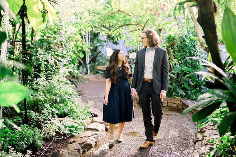 The bride and groom in quarantine recreated their engagement photos in the game Animal Crossing