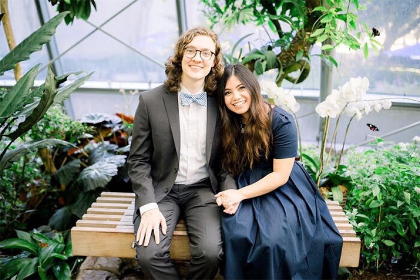 The bride and groom in quarantine recreated their engagement photos in the game Animal Crossing