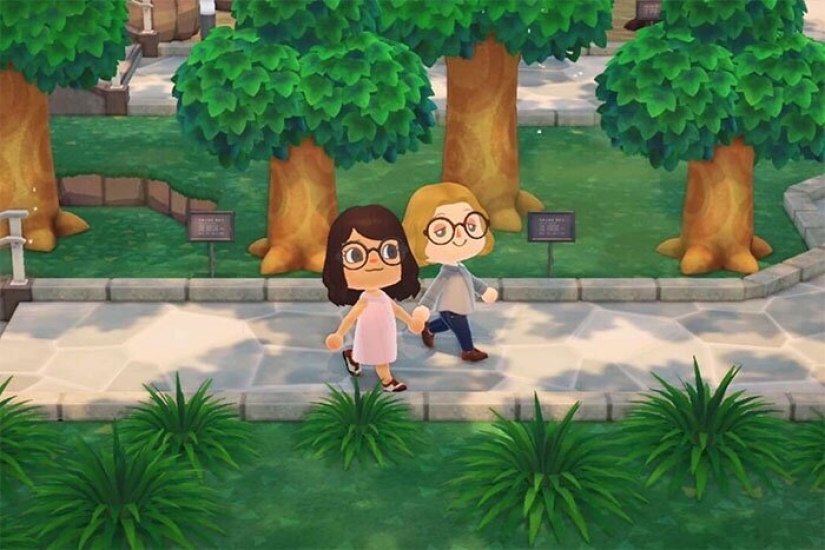 The bride and groom in quarantine recreated their engagement photos in the game Animal Crossing