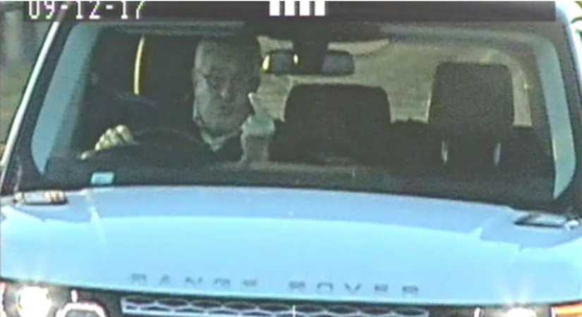 The Briton put a jammer against traffic cameras and showed the police the middle finger. But the jammer didn't work The Briton put a jammer against traffic cameras and showed the police the middle finger. But the jammer didn't work