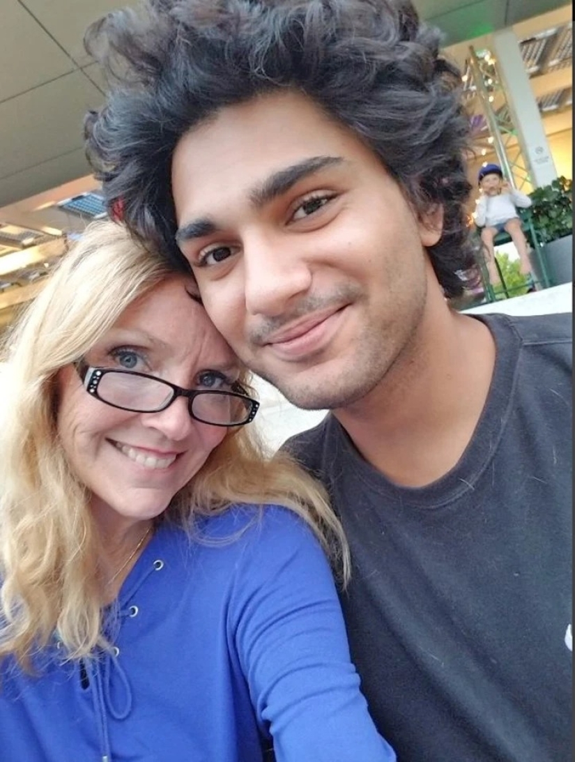 The case is young: a 60-year-old woman meets a 21-year-old guy and brags about amazing sex