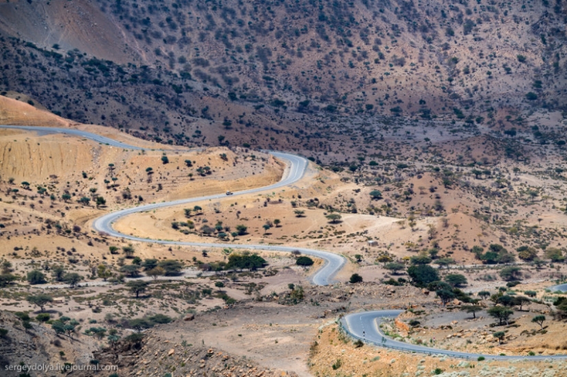 The Chinese are gradually conquering Africa, building flawless roads that no one drives on The Chinese are gradually conquering Africa, building flawless roads that no one drives on