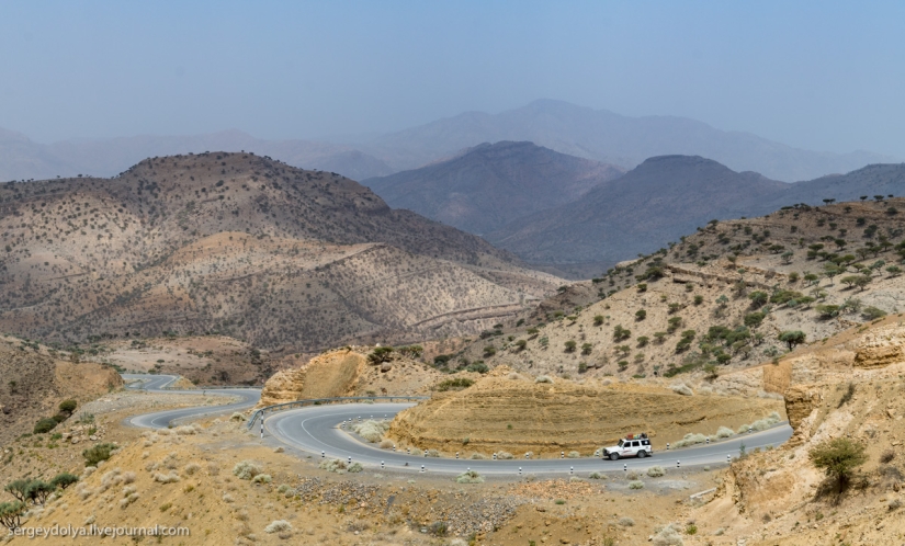 The Chinese are gradually conquering Africa, building flawless roads that no one drives on The Chinese are gradually conquering Africa, building flawless roads that no one drives on