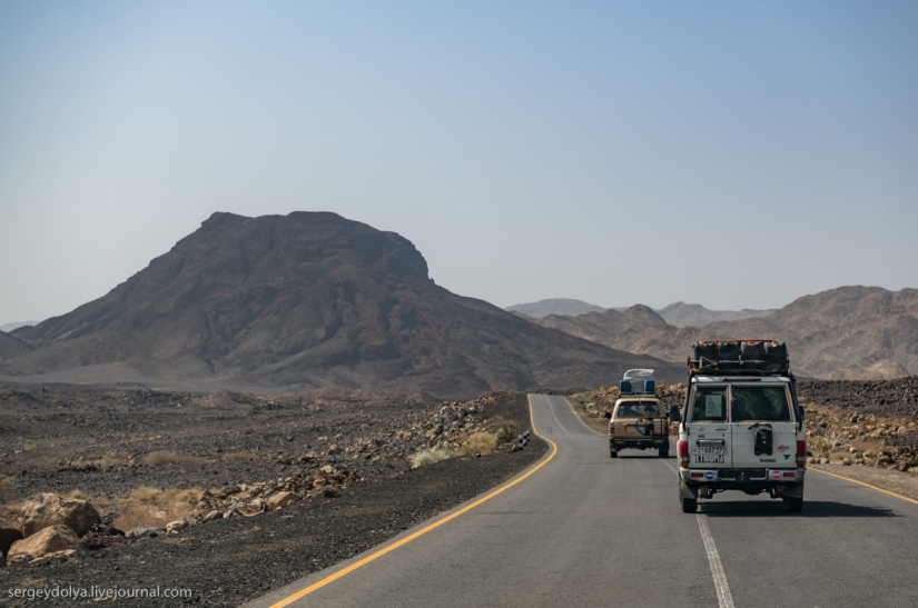 The Chinese are gradually conquering Africa, building flawless roads that no one drives on The Chinese are gradually conquering Africa, building flawless roads that no one drives on
