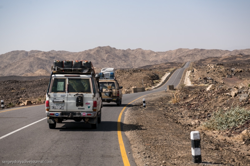 The Chinese are gradually conquering Africa, building flawless roads that no one drives on The Chinese are gradually conquering Africa, building flawless roads that no one drives on
