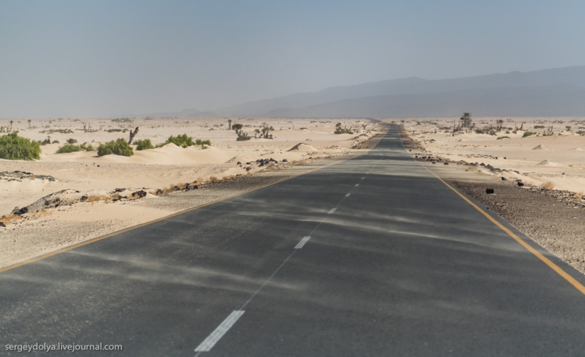 The Chinese are gradually conquering Africa, building flawless roads that no one drives on The Chinese are gradually conquering Africa, building flawless roads that no one drives on