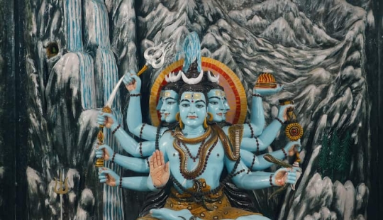 The curse of the god Shiva: a girl with four legs and three arms was born in India The curse of the god Shiva: a girl with four legs and three arms was born in India