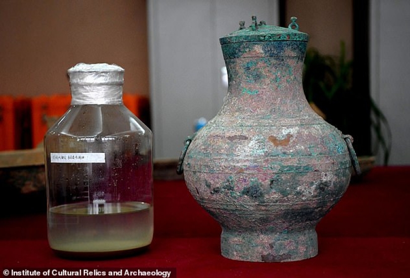 The elixir of immortality has been found: a bronze vessel with a mysterious liquid was found in an ancient Chinese grave