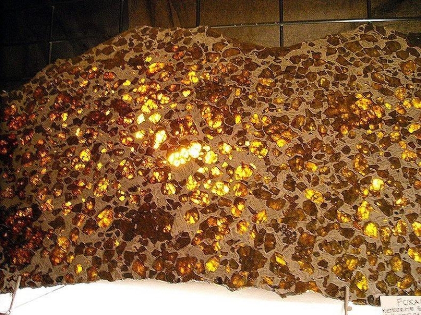 The extraordinarily beautiful Fukan meteorite The extraordinarily beautiful Fukan meteorite