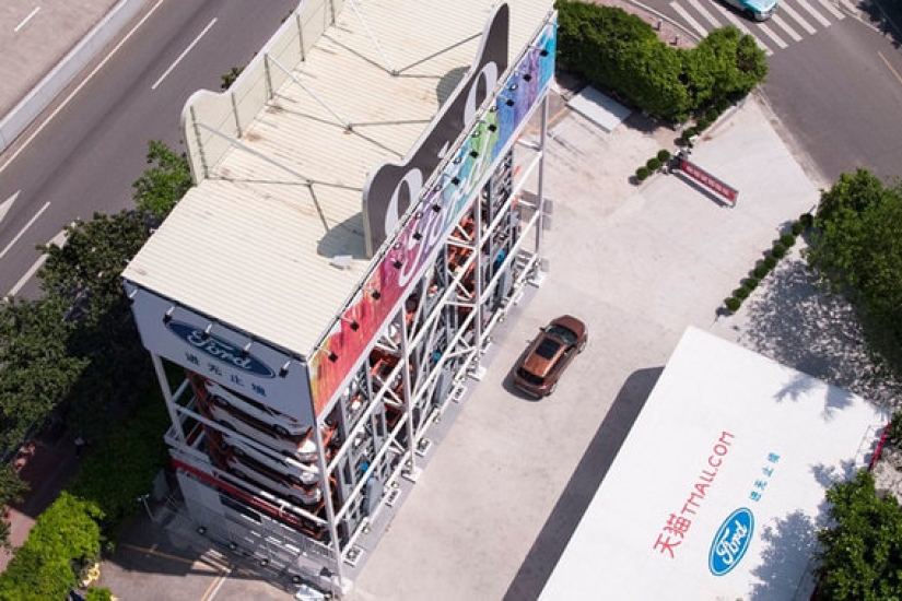 The first vending machine for the sale of cars appeared in China