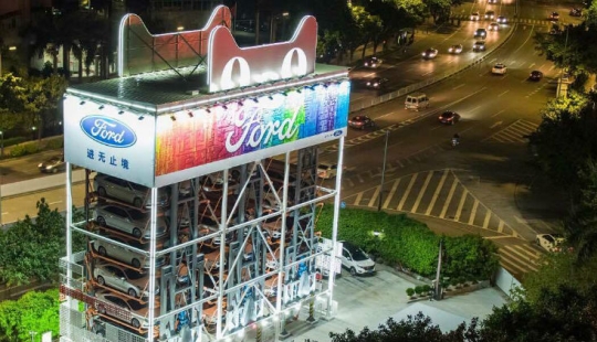 The first vending machine for the sale of cars appeared in China