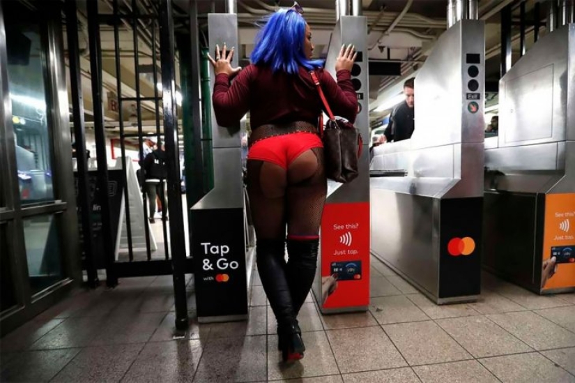 The flash mob "Metro without pants" is walking around the planet. This year 10 cities have joined