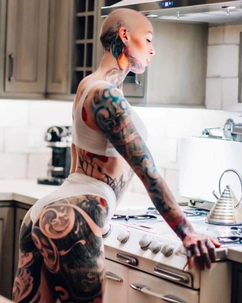 The German woman decided to become a living work of art and that's what happened