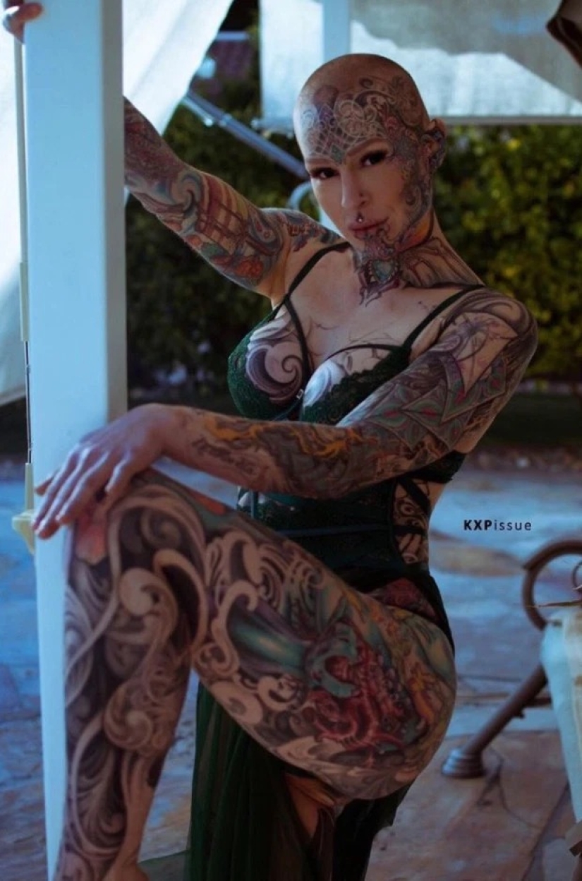 The German woman decided to become a living work of art and that's what happened