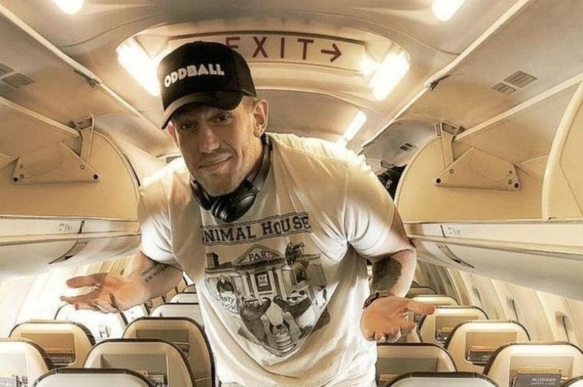 The "Giant" was transferred to first class because he did not fit into a standard seat on the plane The "Giant" was transferred to first class because he did not fit into a standard seat on the plane