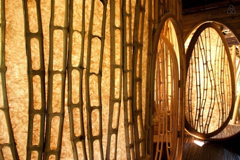 The girl quit her job, went to Bali and built an awesome bamboo house there