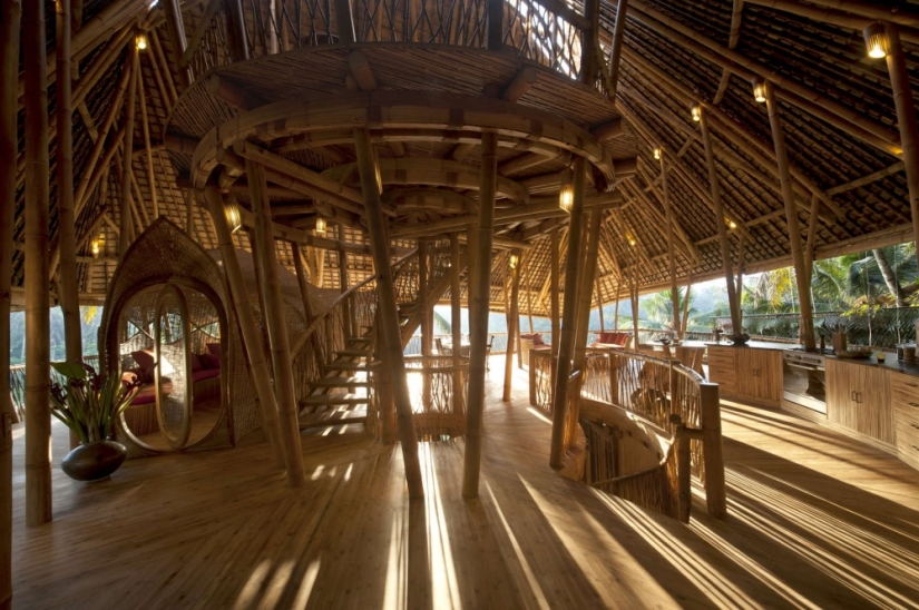 The girl quit her job, went to Bali and built an awesome bamboo house there