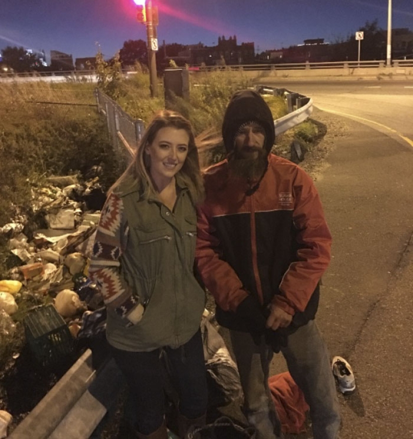 The girl raised $200,000 for a homeless man who spent the last $20 on her The girl raised $200,000 for a homeless man who spent the last $20 on her