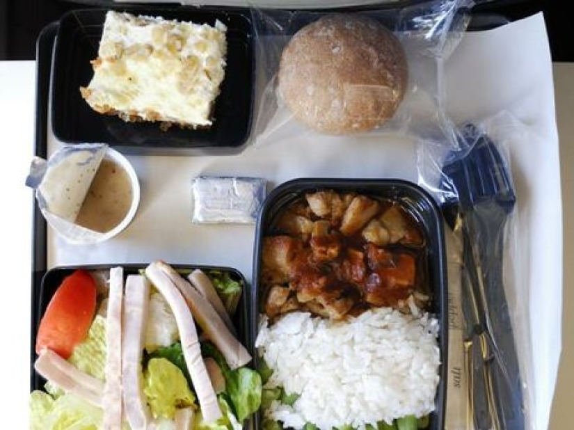 The girl told how to survive during a 23-hour flight without gadgets