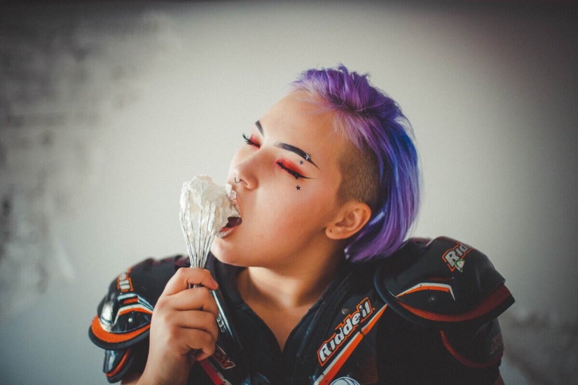 The girls from the Far Eastern American football team starred half-naked, but there were dissatisfied