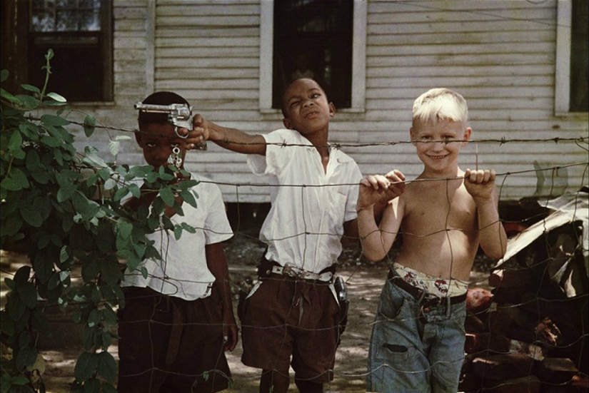 The history of segregation in Alabama in pictures by Gordon Parks The history of segregation in Alabama in pictures by Gordon Parks