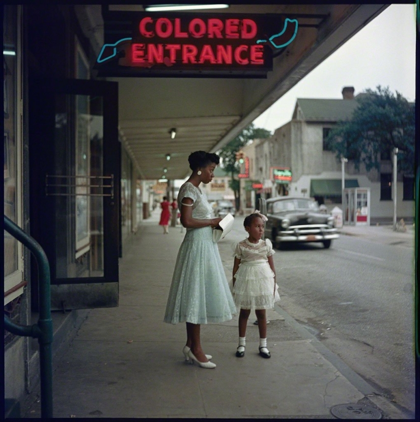 The history of segregation in Alabama in pictures by Gordon Parks The history of segregation in Alabama in pictures by Gordon Parks