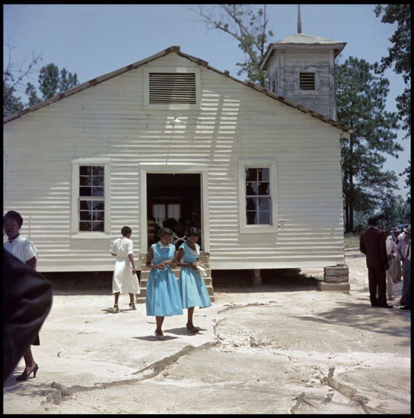 The history of segregation in Alabama in pictures by Gordon Parks The history of segregation in Alabama in pictures by Gordon Parks