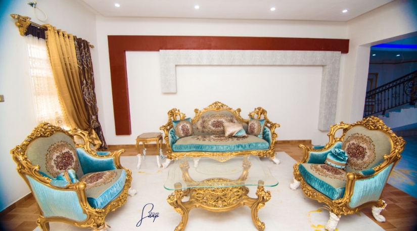 The house that Emenike built: photos of the chorus of the former Spartak football player appeared on the web